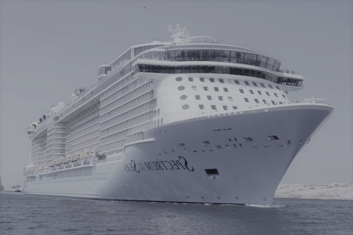 قناة السويس تتحدى خسائر التجارة العالمية 