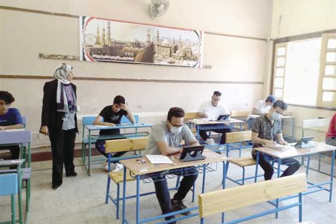 سيدة تنصب على المواطنيين