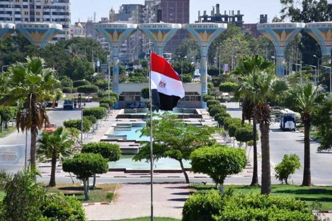 دورات تدريبية معتمدة .. خدمة مجتمعية من كلية الألسن جامعة قناة السويس