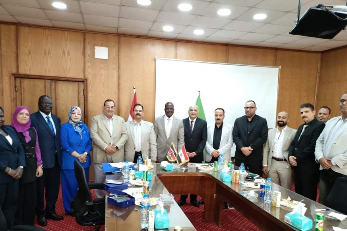 الغرفة التجارية بالإسماعيلية تبحث التعاون المشترك مع سفير كينيا