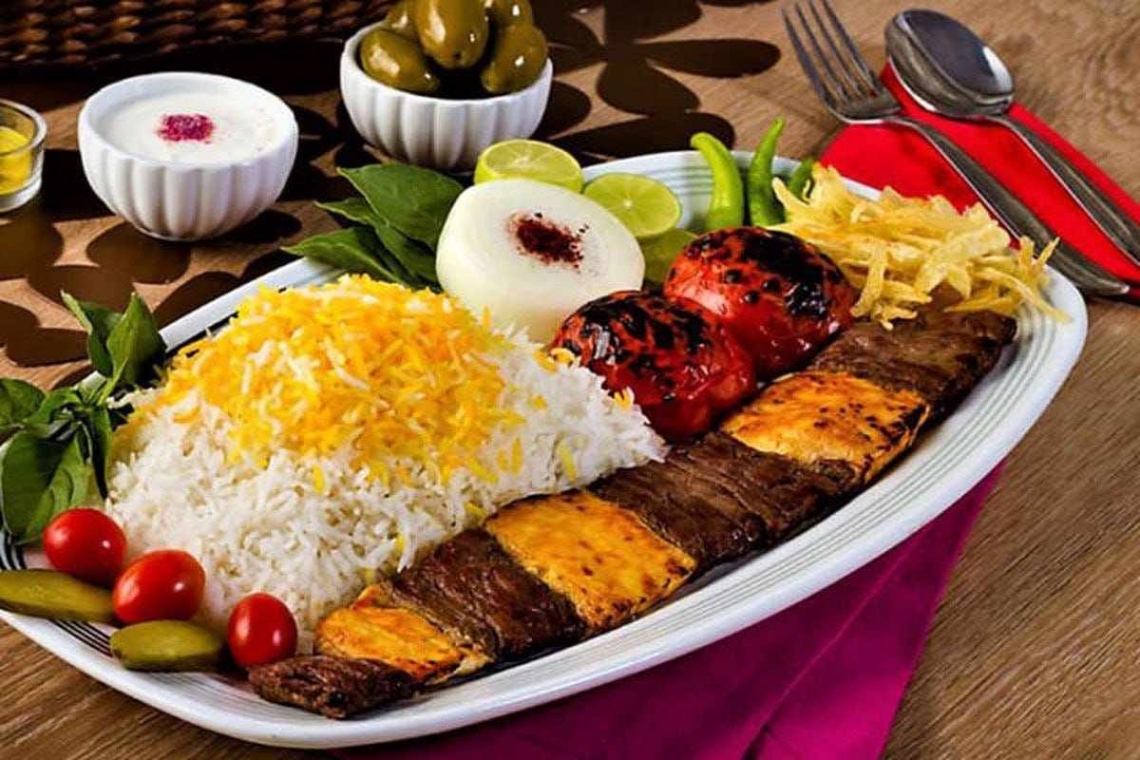 خالد حجازي.. عطرُ الزعفران جوهرةُ تاجِ المطبخِ الإيراني